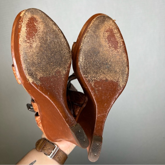 Bottega Veneta | Size 41 Brown Leather Wedge Sandals with Perforated‎ Design - Picture 4 of 7